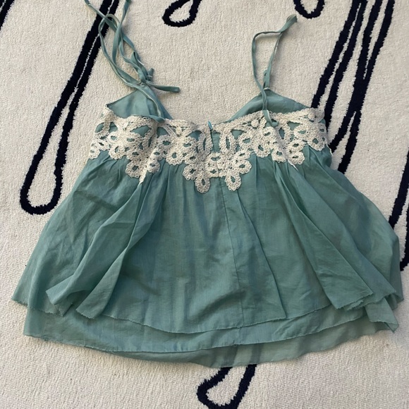 NWT Robert Rodriguez US size 10 . Sea foam green snd cream silk and viscose top - Picture 6 of 6